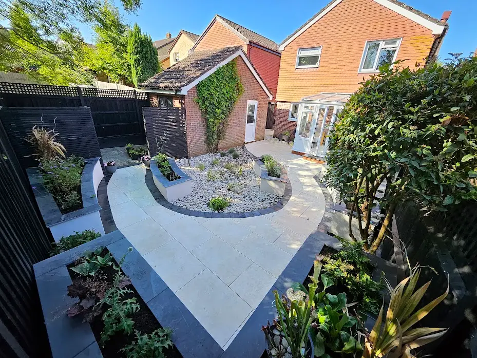 Garden landscaping photo from August 29, 2024